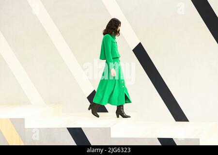 Parigi, Frankreich. 05th luglio 2022. CHANEL Haute Couture AW22-23 pista durante Haute Couture Autunno-Inverno 2022/23 il 2022 luglio - Parigi, Francia. 05/07/2022 Credit: dpa/Alamy Live News Foto Stock