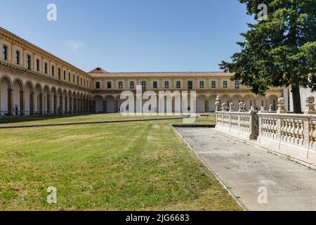 Il grande chiostro della Certosa di San Lorenzo, il Monastero della Certosa di San Lorenzo, Padula, Campania, Italia Foto Stock