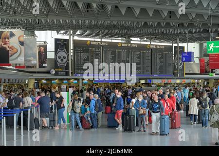 Abflüge, Reisende, Terminal 1, Flughafen, Francoforte sul meno, Hessen, Germania Foto Stock