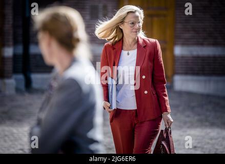 2022-07-08 09:52:50 L'AIA - Sigrid Kaag, Ministro delle Finanze, all'arrivo al Binnenhof per il Consiglio settimanale dei Ministri. ANP BART MAAT uscita paesi bassi - uscita belgio Foto Stock