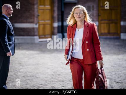 2022-07-08 09:52:51 L'AIA - Sigrid Kaag, Ministro delle Finanze, all'arrivo al Binnenhof per il Consiglio settimanale dei Ministri. ANP BART MAAT uscita paesi bassi - uscita belgio Foto Stock