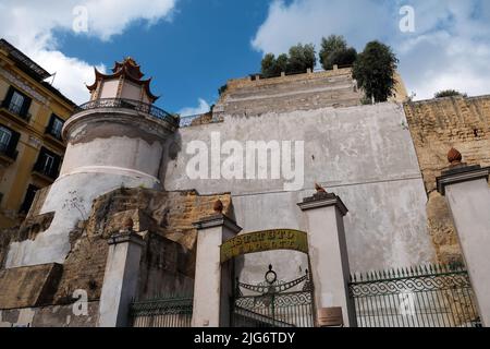 Napoli, Italia - 2 novembre 2021. L'Istituto " Santa Dorotea " nel cuore di Posillipo, Napoli, Italia Foto Stock