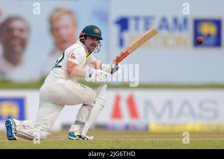 Galle, Sri Lanka. 8th luglio 2022. Il Travis Head australiano gioca un colpo durante il 1st giorno della partita di cricket di prova del 2nd tra Sri Lanka e Australia al Galle International Cricket Stadium di Galle il 8th luglio 2022. Viraj Kothalwala/Alamy Live News Foto Stock