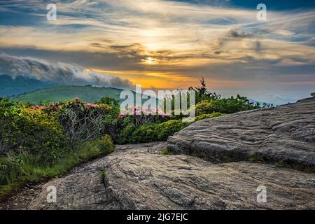 Il sole tramonta sulle Roan Mountain Highland in Tennessee Foto Stock