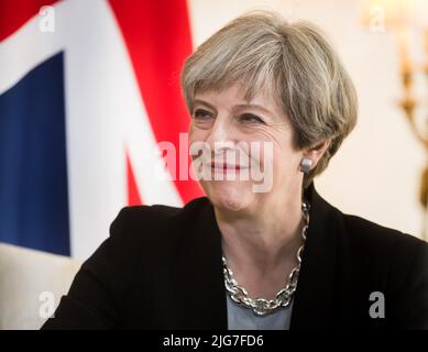 Londra, Regno Unito. 19th Apr 2017. Primo Ministro del Regno Unito Theresa May durante un incontro ufficiale con il Presidente dell'Ucraina Petro Poroshenko al 10 di Downing Street a Londra. (Foto di Mykhaylo Palinchak/SOPA Images/Sipa USA) Credit: Sipa USA/Alamy Live News Foto Stock