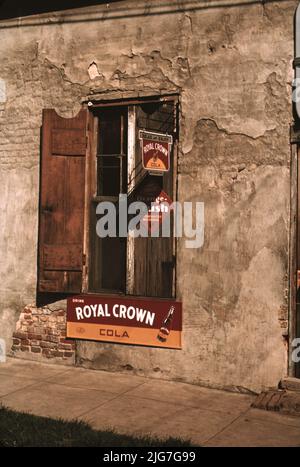 Natchez, Mississippi. [Firma pubblicità Royal Crown cola]. Foto Stock