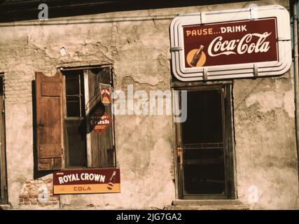 Natchez, Mississippi.[firma pubblicità Coca-Cola e Royal Crown Cola. Foto Stock