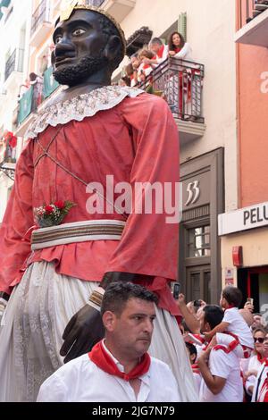 Giganti nella processione del giorno di San Fermin. Luglio 07, 2022. High Street. Pamplona, ​​Navarra, Spagna, Europa. Foto Stock