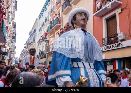 Giganti nella processione del giorno di San Fermin. Luglio 07, 2022. High Street. Pamplona, ​​Navarra, Spagna, Europa. Foto Stock