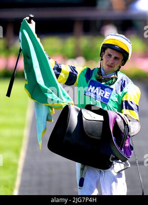 Jockey William Buick dopo aver gareggiare nel Trofeo bet365 il Festival Venerdì del Moet e Chandon Festival luglio a Newmarket racecourse, Suffolk. Data foto: Venerdì 8 luglio 2022. Foto Stock