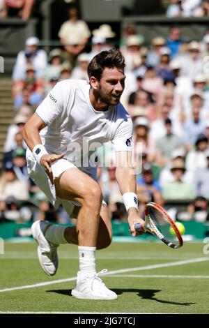 Londra, UK, 8th luglio 2022: Cameron Norrie dalla Gran Bretagna è in azione durante i campionati di Wimbledon 2022 all'All England Lawn Tennis and Croquet Club di Londra. Credit: Frank Molter/Alamy Live news Foto Stock