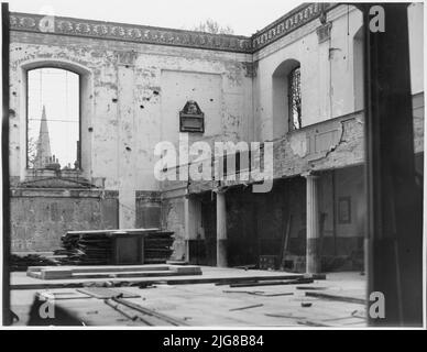St John's Church, Waterloo Road, Lambeth, Greater London Authority, 07-06-1941. Vista interna della bomba danni resti della Chiesa di San Giovanni, che mostra la fine orientale. La Chiesa di San Giovanni fu originariamente costruita nel 1823-4 su progetto dell'architetto Francis Bedford. Fu una delle quattro chiese costruite a Lambeth in stile greco-rivale. La chiesa fu danneggiata dalle bombe durante la seconda guerra mondiale. Fu successivamente restaurata e designata come la chiesa del Festival della Gran Bretagna nel 1951. Il negativo di questa immagine fu distrutto nel 1968. Foto Stock