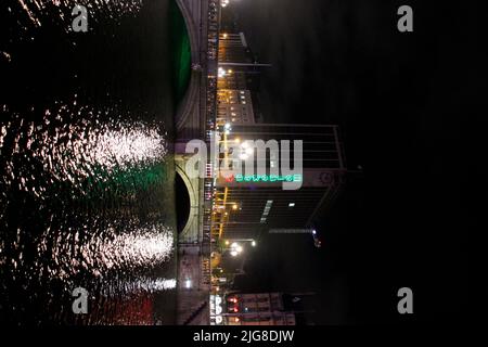 O'Connell Bridge, Bridge, Dublino, Irlanda, Repubblica d'Irlanda, Europa, notte, riflessione Foto Stock