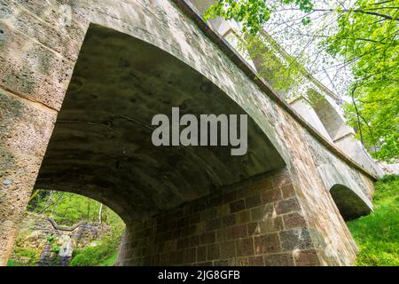 Breitenstein, Semmeringbahn (ferrovia di Semmering), viadotto Wagnergraben-Viadukt nelle Alpi di Vienna, bassa Austria, Austria Foto Stock