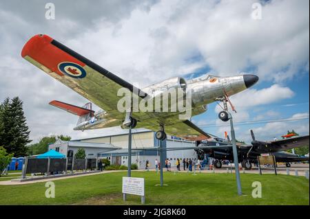 Nanton, Alberta - 2 luglio 2022: CF-100 Canuck Jet al Bomber Command Museum of Canada nella campagna dell'Alberta. Foto Stock