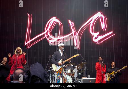 I Nile Rodgers e Chic si esibiscono sul palco principale durante la prima giornata del TRNSMT Festival a Glasgow Green. Data foto: Venerdì 8 luglio 2022. Foto Stock