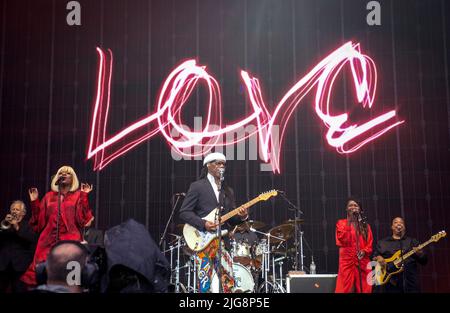 I Nile Rodgers e Chic si esibiscono sul palco principale durante la prima giornata del TRNSMT Festival a Glasgow Green. Data foto: Venerdì 8 luglio 2022. Foto Stock