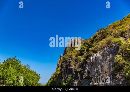 Formazioni rocciose, gita in barca sul Fiume Khao Daeng, Parco Nazionale Khao Sam Roi Yot, Provincia di Prachuap Khiri Khan, Thailandia, Asia Foto Stock