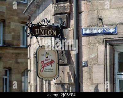 NORIMBERGA, GERMANIA - 10 LUGLIO 2019: Cartello per Restaurant Union e Zirndorfer birreria in Rothenburger Street Foto Stock