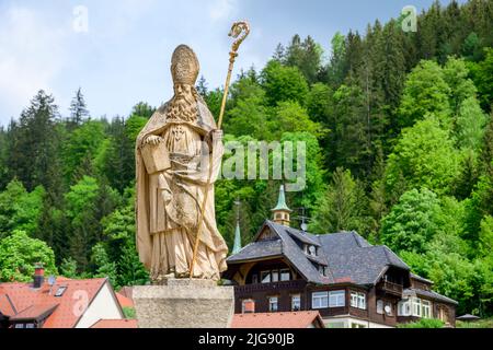 Germania, Baden-Württemberg, Foresta Nera, San Blasien, statua di San Blasio, vescovo e martire, santo patrono e eponimo della città. Foto Stock