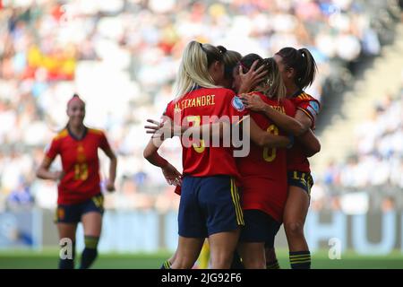 Milton Keynes, Inghilterra, luglio 8th 2022: Spagna quarto gol celebrazione a battere, Finlandia. , . Partita di calcio tra la Spagna e la Finlandia allo Stadio MK di Milton Keynes, Inghilterra. (Pedro Soares/SheKicks/SPP) credito: SPP Sport Press Foto. /Alamy Live News Foto Stock