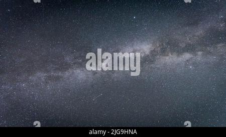 Cielo notturno scuro pieno di stelle con dettagli in modo lattiginoso, grandangolo, Slovacchia, Europa Foto Stock