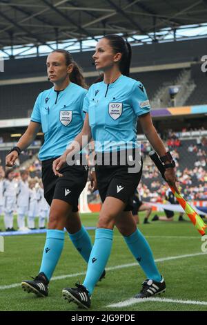 REGNO UNITO. 08th luglio 2022. Milton Keynes, Inghilterra, luglio 8th 2022: UEFA Match Officials durante la partita di calcio UEFA Womens Euro 2022 tra Spagna e Finlandia allo Stadio MK di Milton Keynes, Inghilterra. (Pedro Soares/SheKicks/SPP) credito: SPP Sport Press Foto. /Alamy Live News Foto Stock