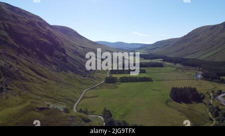 Veduta aerea di Glen Clova nel Parco Nazionale di Cairngorms di Angus, Scozia, Regno Unito Foto Stock