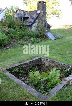 Parry Mansion, costruita nel 1784, attualmente museo, sulla strada principale, lato giardino, Cantina di ghiaccio, New Hope, PA, USA Foto Stock