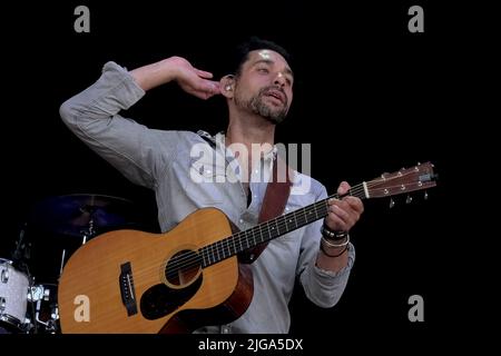 Great Tew, Regno Unito. 08th luglio 2022. Il cantante e cantautore britannico ben Earle suona dal vivo con il duo musicale The Shires al Cornbury Festival. (Foto di Dawn Fletcher-Park/SOPA Images/Sipa USA) Credit: Sipa USA/Alamy Live News Foto Stock