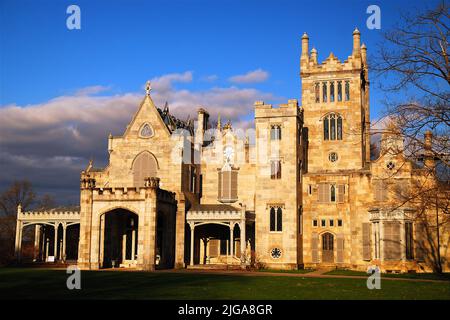 Il castello di Lyndhurst, dimora storica del finanziere Jay Gould, è una tenuta conservata a Tarrytown, nella valle del fiume Hudson di New York Foto Stock