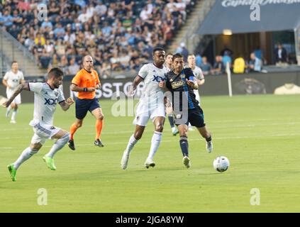 Chester, Pennsylvania, Stati Uniti. 8th luglio 2022. 8 luglio 2022, Chester PA-Philadelphia Union player ALEJANDRO BEDOYA (11) e OLA KAMARA (9) di DC United Fight for the ball at Subaru Park (Credit Image: © Ricky Fitchett/ZUMA Press Wire) Credit: ZUMA Press, Inc./Alamy Live News Foto Stock