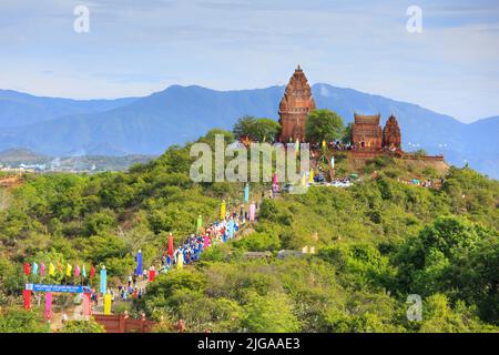 Kate Festival, una cultura tradizionale del popolo Cham nella torre antica di Poklong Girai, Phan Rang, Vietnam Foto Stock