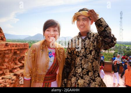 Kate Festival, una cultura tradizionale del popolo Cham nella torre antica di Poklong Girai, Phan Rang, Vietnam Foto Stock