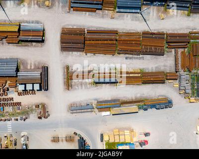 Acciaio di scorta. Vista aerea del luogo industriale. Stoccaggio in acciaio. Sfondo industriale. Foto Stock