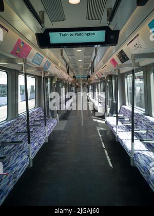 Elizabeth Line, Abbey Wood, Londra, Regno Unito, maggio 2022. Vista interna dei nuovi treni della linea Elizabeth, metropolitana di Londra, sopra terra alla stazione di Abbey Wood, Londra, SE2, Inghilterra. Foto Stock