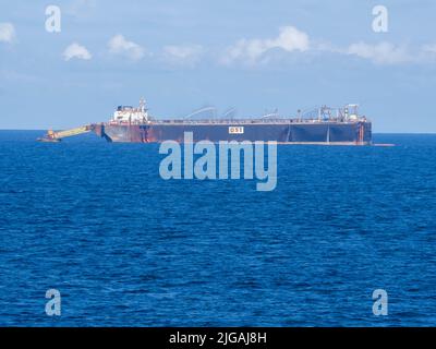 Offshore Storage Installation è una chiatta che è permanentemente ancorata a Liverpool Bay, Inghilterra, riceve il petrolio da una piattaforma petrolifera nel Mare d'Irlanda. Foto Stock