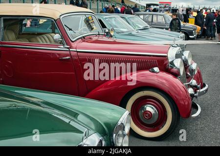 Galway, Irlanda, luglio 03. 2022. Vecchia auto d'epoca con timer Mercedes benz al classico Fest 2022, festival con auto e veicoli d'epoca vecchi classici Foto Stock