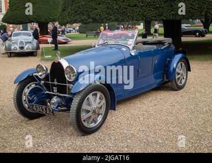 1927 Bugatti Type 43 Grand Sport al Concours of Elegance 2014 all'Hampton Court Palace Foto Stock