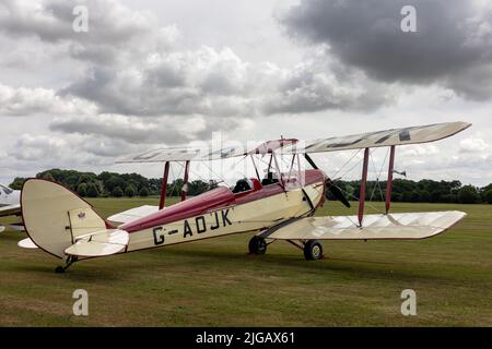 1939 de Havilland DH.82A Tiger Moth ‘G-AOJK’ in esposizione statica al Fly Navy Airshow tenutosi a Shuttleworth il 3rd luglio 2022 Foto Stock