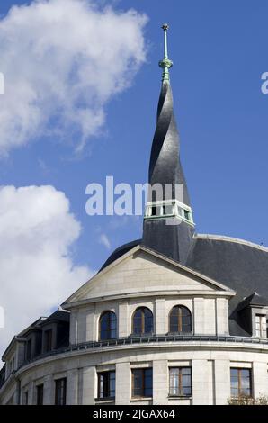 Edificio a Nantes, architettura classica, torre campanaria intrecciata di Compagons du Devoir Foto Stock