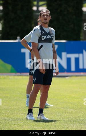 Primiero, Italia. 09th luglio 2022. Milano Djuric durante il ritiro pre-campionato estivo di Hellas Verona, Primiero, Veneto, Italia, 9 lug 2022 (Photo by AllShotLive/Sipa USA) Credit: Sipa USA/Alamy Live News Foto Stock