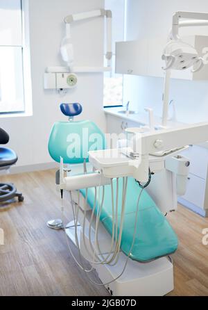 Fai spazio per la riparazione dei denti. Un moderno e vuoto dentisti ufficio. Foto Stock