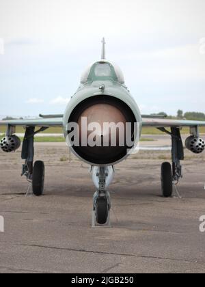 KAUNAS / LITUANIA - 10 agosto 2019: Mikoyan-Gurevich Mig-21 Fishbed supersonic jet fighter esposizione statica al campo aereo di Aleksotas Foto Stock