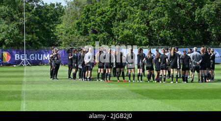 L'illustrazione mostra l'inizio di una sessione di allenamento della squadra nazionale belga di calcio femminile The Red Flames, sabato 09 luglio 2022 a Wigan, Inghilterra, in vista della prima partita di gruppo nel gruppo D del torneo femminile Euro 2022. Il Campionato europeo di calcio femminile UEFA 2022 si svolgerà dal 6 al 31 luglio. BELGA FOTO DAVID CATRY Foto Stock