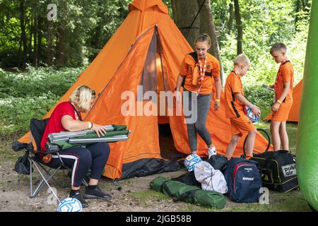 ZEIST - sostenitori delle Donne arancioni al Camping van Oranje. Un totale di seicento tifosi possono soggiornare nel campeggio di Zeisterbossen durante tutte le partite del gruppo europeo di Orange. ANP JEROEN JUMELET Foto Stock