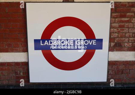 Tipico cartello della metropolitana di Londra, Londra Foto Stock