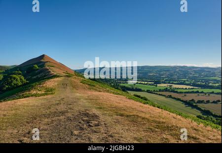 Il Lawley con il Long Mynd sullo sfondo, vicino a Church Stretton, Shropshire Foto Stock