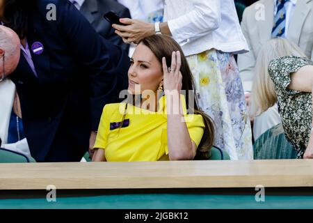 Londra, Regno Unito. 09th luglio 2022. Tennis: Grand Slam/WTA Tour - Wimbledon, single, donne, finale, Rybakina (Kazakhstan) - Jabeur (Tunisia): Kate, Duchessa di Cambridge, nella Royal Box all'All England Lawn Tennis and Croquet Club. Credit: Frank Molter/dpa/Alamy Live News Foto Stock