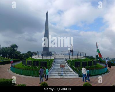 Darjeling, WB / India - Giugno 23 2022, Batasia Loop è memoriale di guerra a Darjeeling, il Batasia Loop è una ferrovia a spirale del Darjeeling Himalayan Rai Foto Stock